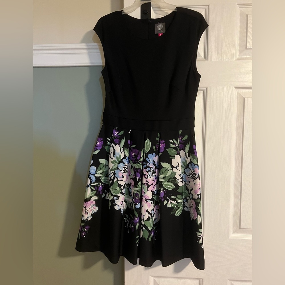 Vince Camuto Black and flower dress Size 10